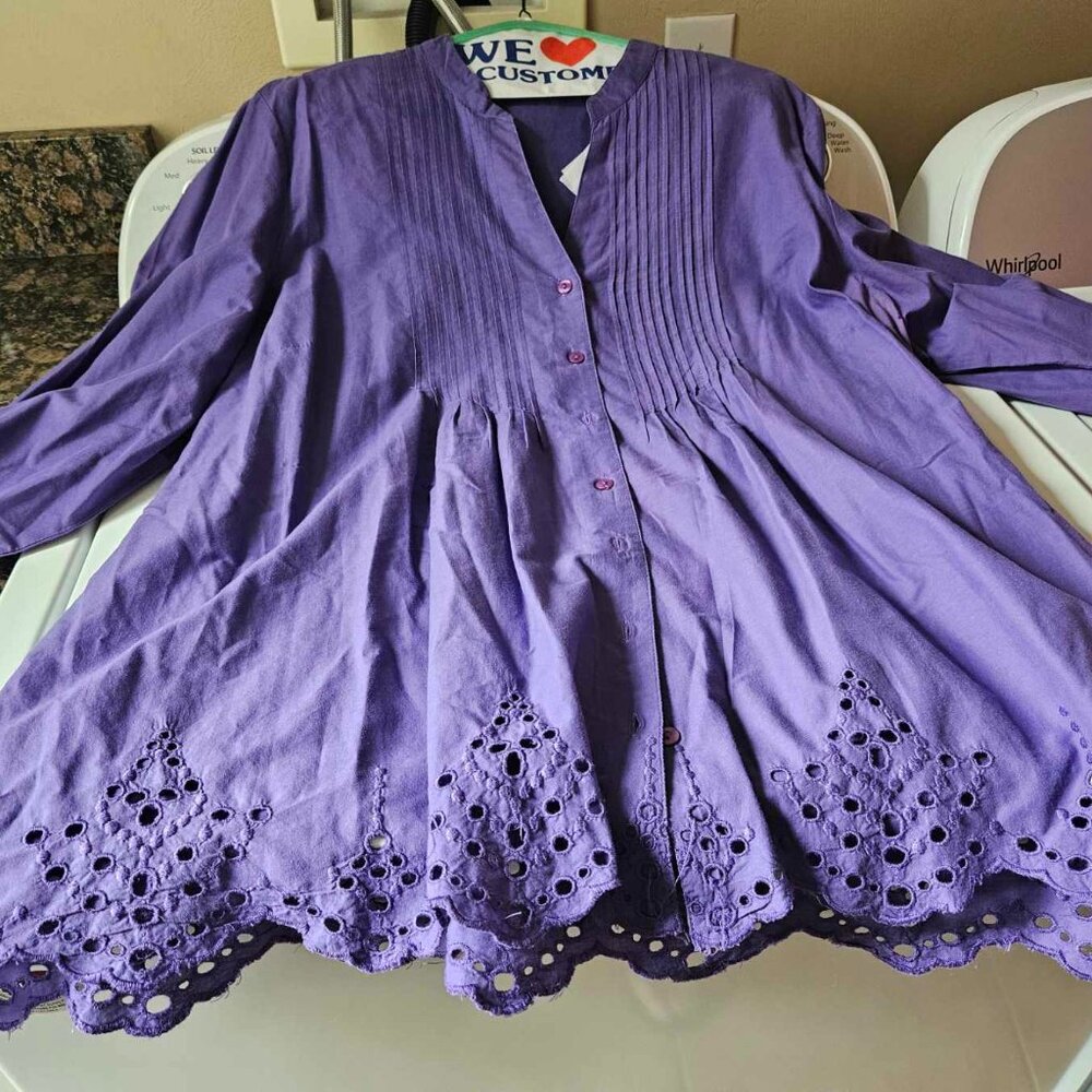 ladies purple 2X 100% cotton blouse.  This blouse buttons down the front